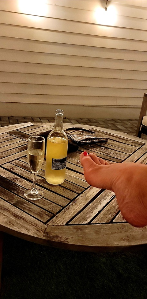 Leaked elegantlylavishfeetfree header onlyfans leaked