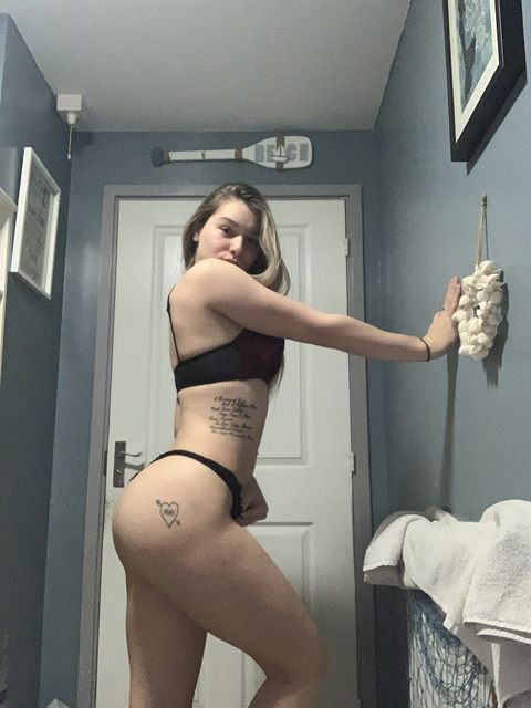 evie19xo OnlyFans - Free Access to 32 Videos & 125 Photos Onlyfans Free Access