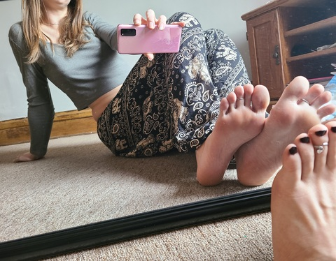lilhippietoes OnlyFans - Free Access to 37 Videos & 401 Photos Onlyfans Free Access