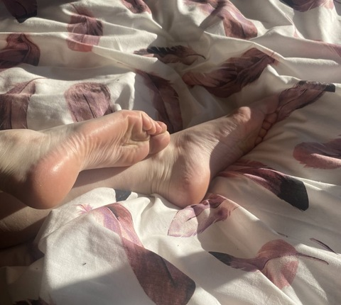 Leaked poppypetitefeet header onlyfans leaked
