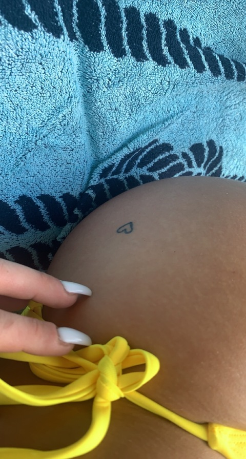 shesthatgirlxo OnlyFans - Free Access to 32 Videos & 55 Photos Onlyfans Free Access